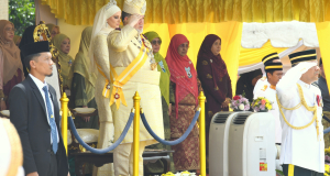 KEBERANGKATAN KDYMM SULTAN MUHAMMAD V DAN DYMM SULTANAH KELANTAN KE ISTIADAT PEMBUKAAN PENGGAL KE-3 DEWAN UNDANGAN NEGERI KELANTAN KELIMA BELAS TAHUN 2025